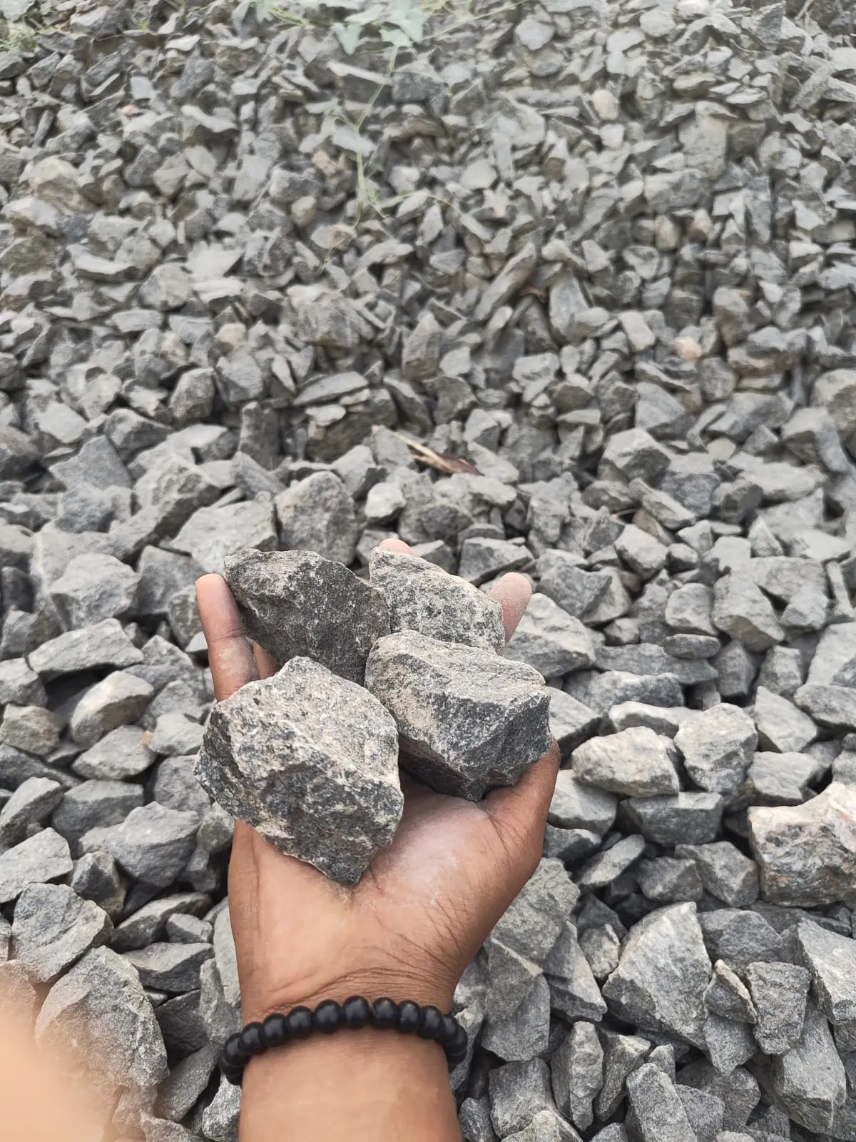 40mm Gravel (HBG) — Foundation backfill, retaining wall drainage layer, road base, gabion walls.